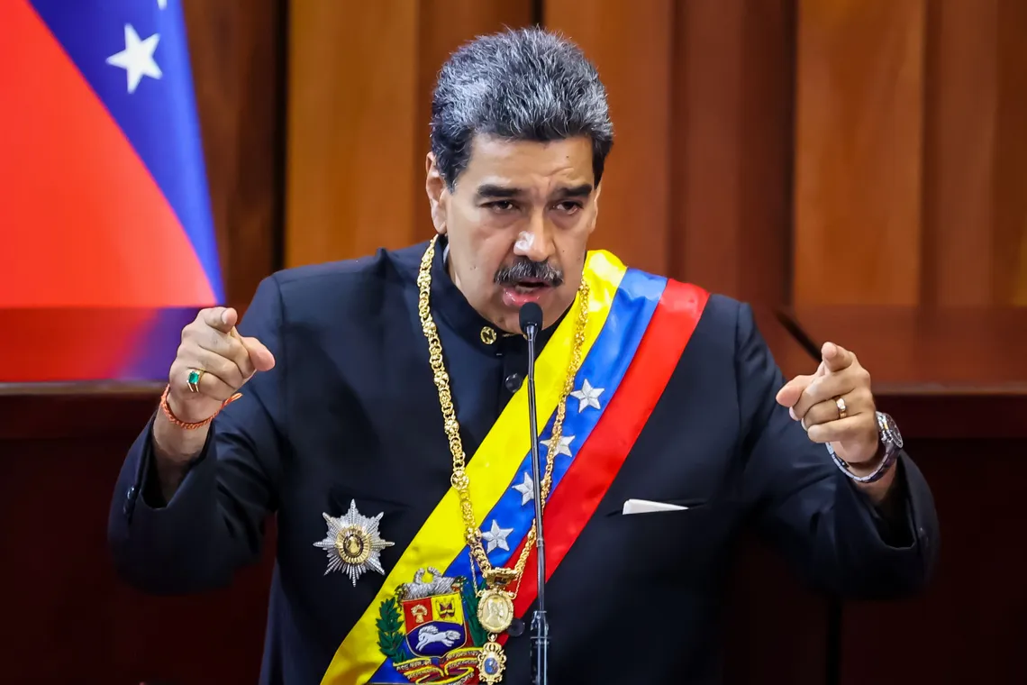 maduro-asume-presidencia-10-1-25jpg